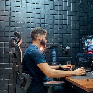 Igor Souza working at the computer